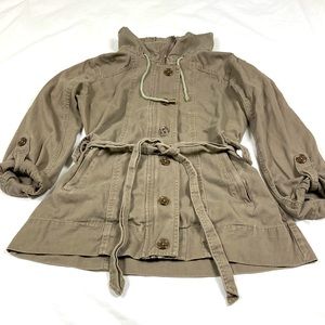 Maurices women’s size large beige zip up jacket with adjustable sleeves